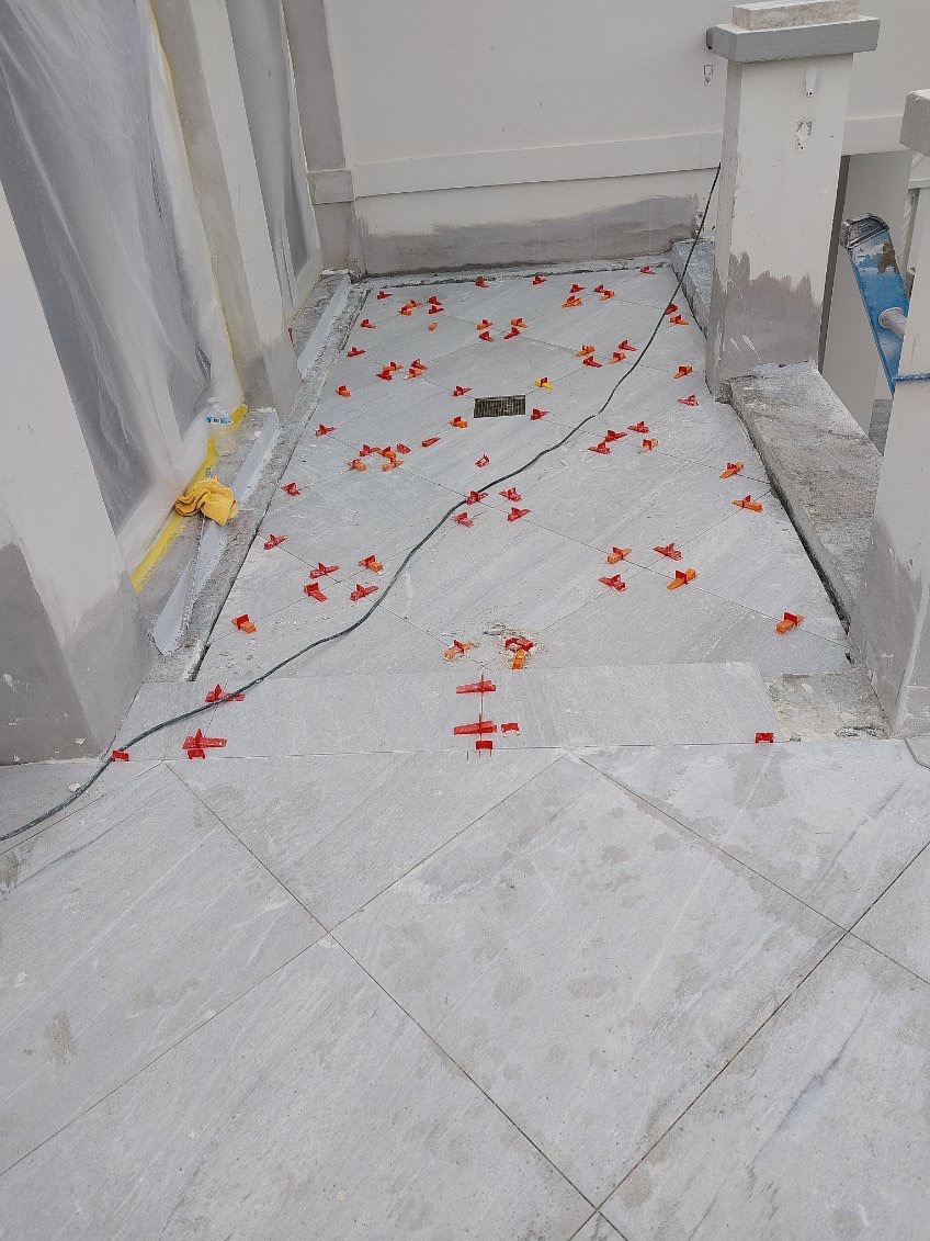 Balcony tile installation over waterproofing